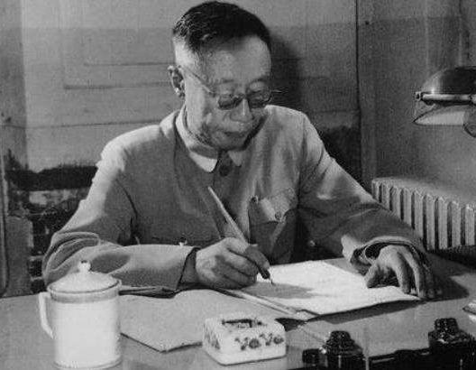 他是溥仪的老师，也是书法大师，“新华门”三