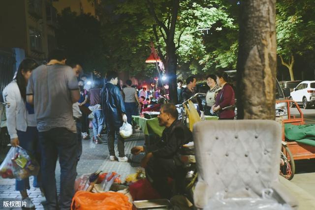 地摊经济火了！或成为下一个风口？你会去摆摊