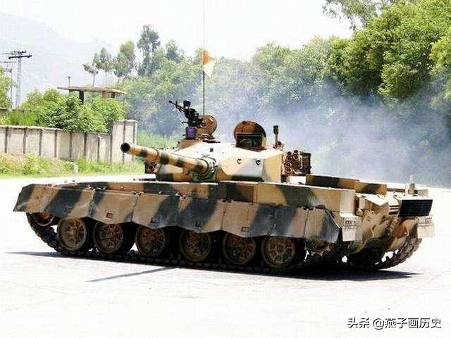 德国坦克加一次油能开550公里，美国412公里，中国坦克能走多远