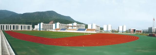 五百强合作单位多，还是全川唯一一所电子信息类公办高等职业院校