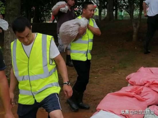 湖北武穴：聚焦住建系统众志成城战洪图