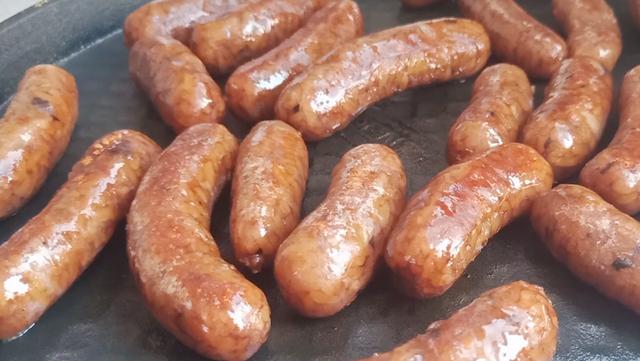 自制糯米肠家庭做法，软糯咸香，好吃又营养，出锅抢着吃，真解馋