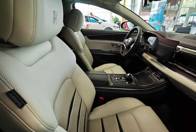 比亚迪汉到店实拍，霸气侧漏 特斯拉MODEL3真的慌