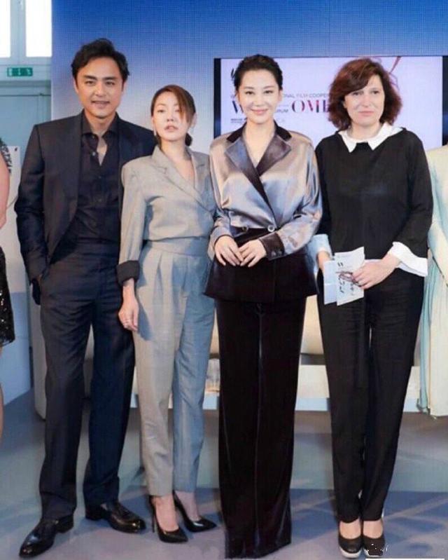 活动中许晴与小S同框图片对比，网友：看来撩人的魅力也需要等级