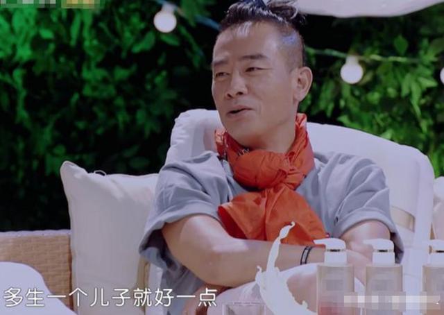 陈小春讨应采儿欢心扮女装，春哥太搞笑，妻子没生女儿已释怀