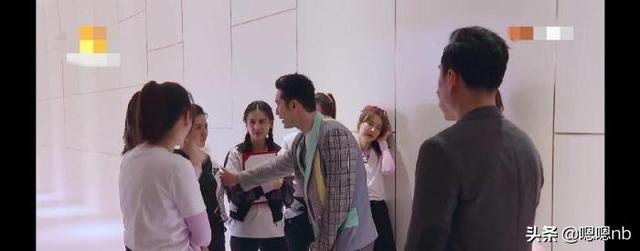 《乘风破浪的姐姐》为何请黄晓明做发起人，因