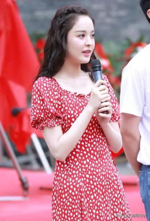 古力娜扎放飞自我？新戏开机脸圆发福明显，与