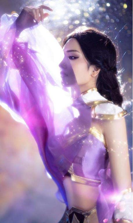 周扬青分手后首晒COS照片，1:1神还原露娜，网友喊话罗志祥：亏了