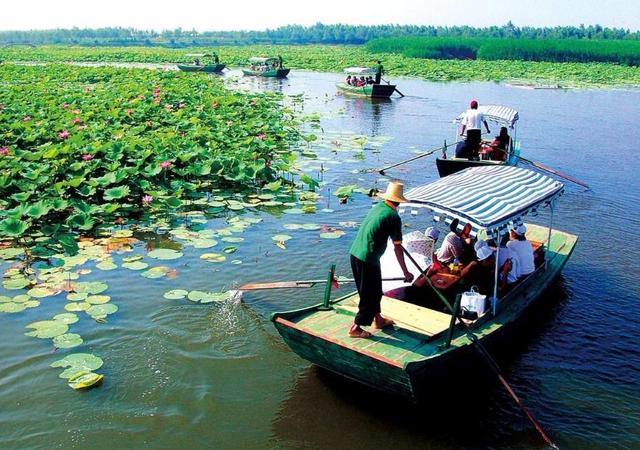 “八一”建军节，向人民英雄致敬