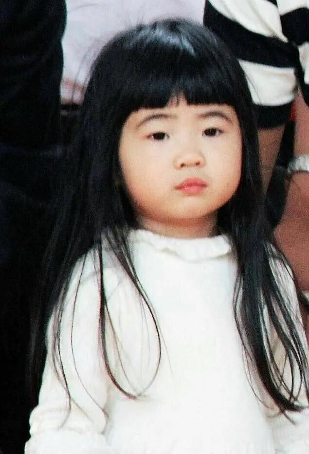 女儿|曹格儿子女儿长大了 才10岁就变成长腿少女joe完全认不出来了