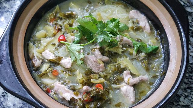 又香又好吃的酸菜肉丝粉，做法跟材料很简单，想吃就做
