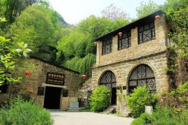 “八一”建军节，向人民英雄致敬