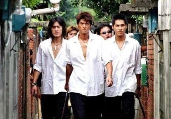 曾经是万千少女心中男神 因亲眼看到女友车祸死