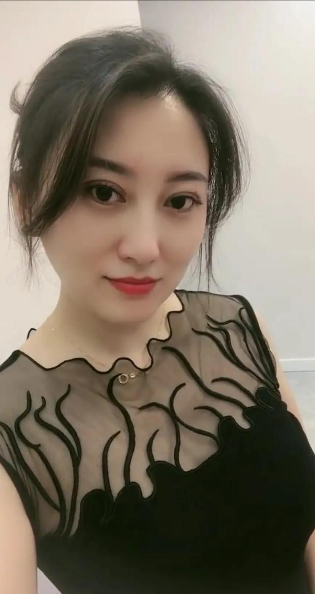 夏日葱茏，不如你一片清水出芙蓉。