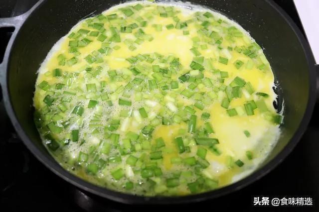 做毛巾鸡蛋卷，可不是直接煎那么简单，教你正确做法，层层薄如纸