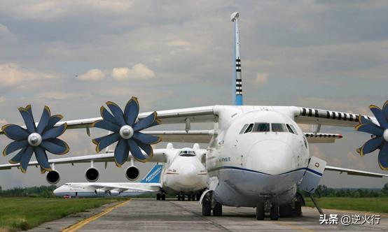 欧洲的标准运输机！能当加油机的A400M！西方最大