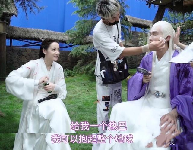 黄景瑜聊热巴满脸羡慕，光吃不胖？她胖到了该