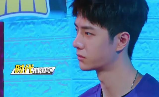 王一博主持《天天》不做功课？不认识嘉宾太尴尬，大张伟屡次提醒