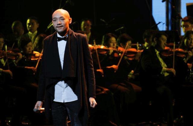 出狱后的李代沫，真变成了“网络乞丐”，直播三句离不开刷礼物