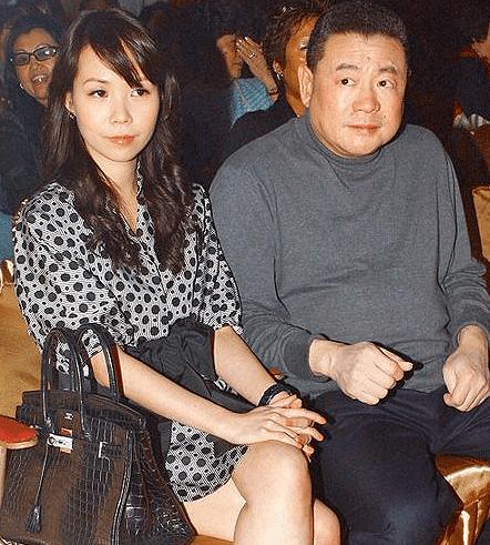 他是香港最有钱的大佬之一，如今病重提前做好