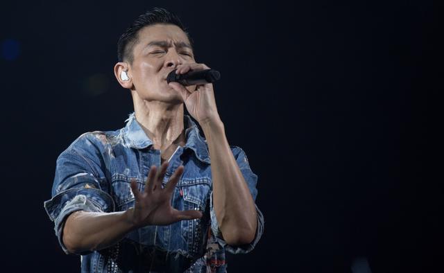 没有流量的年代，刘德华却频出爆款，天王的星路堪称传奇