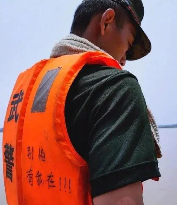 “八一”建军节，向人民英雄致敬