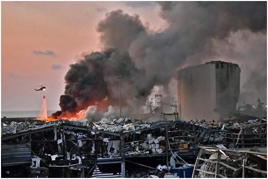 两连炸100亡4000人伤！黎巴嫩首都物流港遇袭！2700吨危化品炸伤火药桶上的中东丝绸之路