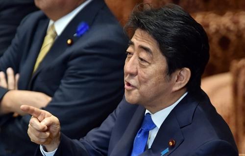 日本政府渲染中国威胁论，污称遭入侵，民调显示，大部分日民众对中国怀有恶感，中日关系路向何方？