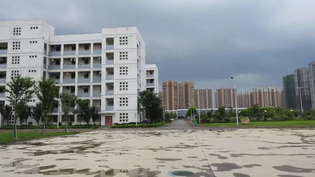 湖北武穴:高考前夜,武穴中学名师为考生速递“密钥”