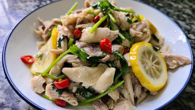 柠檬鸡，好吃又开胃的一道美食，做法简单香味浓，天热吃正好