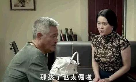 赵本山最美女徒弟！36岁颜值高，赈灾活动上穿“