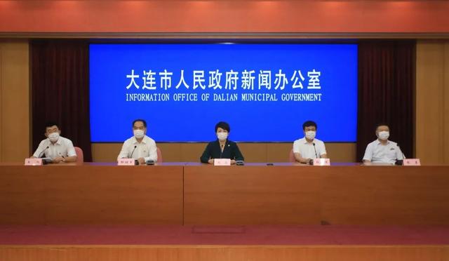 国内疫情|大连确诊和疑似患者个人不需自费，会上说明核酸检测情况及疫情态势分析