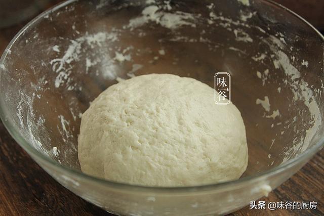 快立秋了，早餐饼这样做营养更足，皮薄馅多又美味，家人喜欢吃