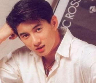 吴奇隆：先抛弃初恋，婚内被"绿"，后娶小17岁娇妻成为人生赢家