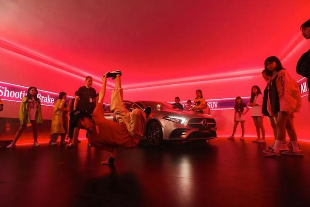 年轻人，想要潮流的汽车，为何不看看奔驰新生代家族？