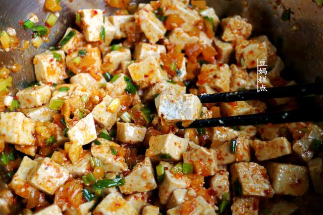 三伏天，学做香辣豆腐包子，简单易上手，又省时又好吃