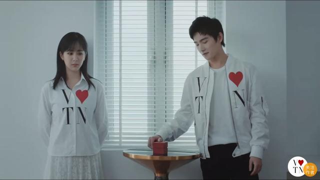 杨洋杨紫七夕限定广告片！杨紫衣服太丑，不妨碍偶像片氛围