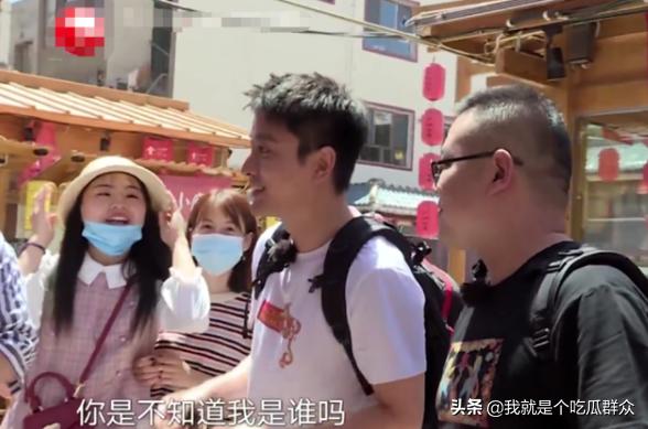 贾乃亮街边无人识，美女脱口喊出甜馨爸爸，难