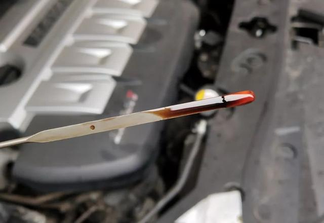 汽车最多能停放多少天不开？修车工：记住这个