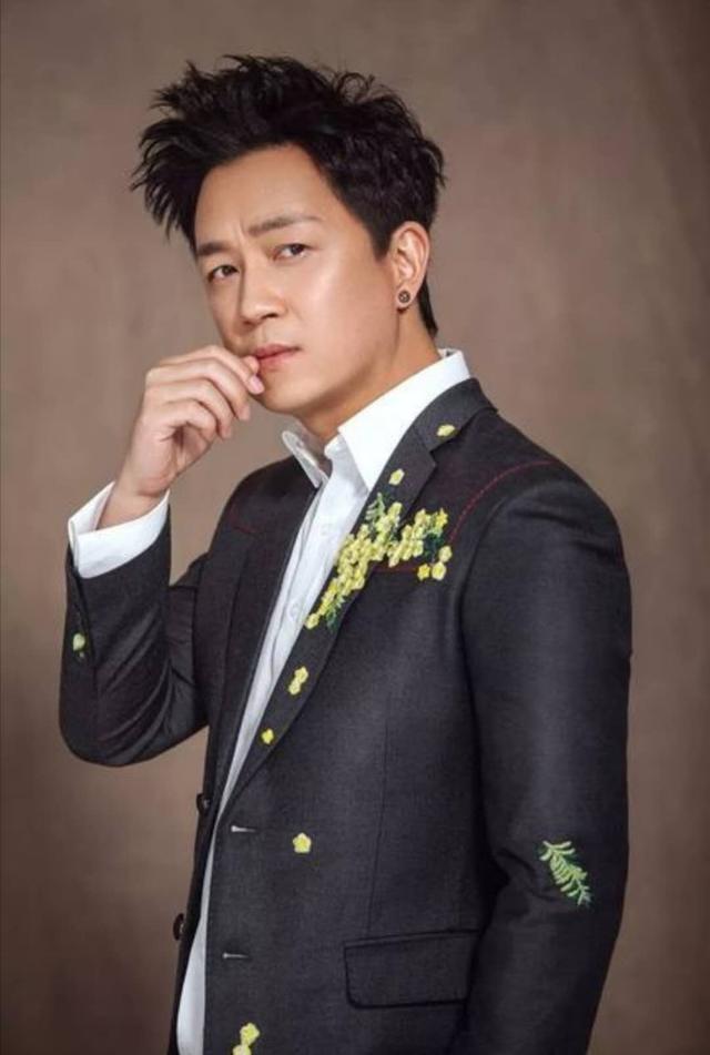 40岁潘粤明被情所伤，是否还会和董洁复合？他的回答让我手动点赞