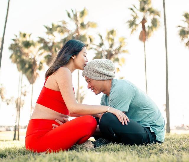 乐基儿晒儿子吃饭萌照，Hunter虎头虎脑大眼睛，二婚也幸福