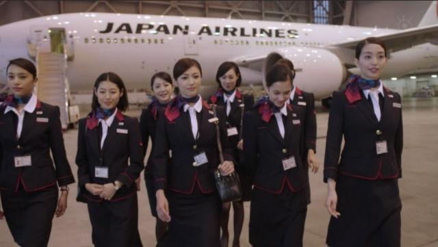 为啥日本空姐会不停送吃的给头等舱乘客？今天