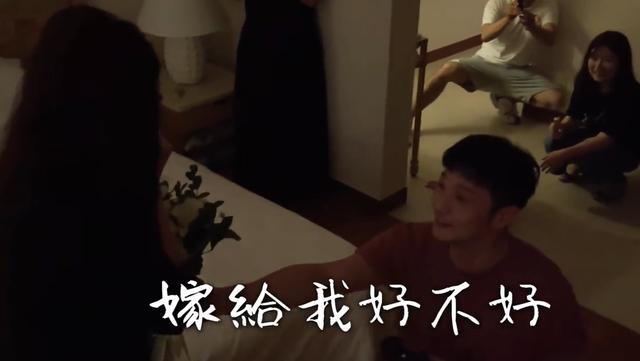 李荣浩35岁生日小情侣互诉衷肠，杨丞琳首晒求婚视频甜蜜满满