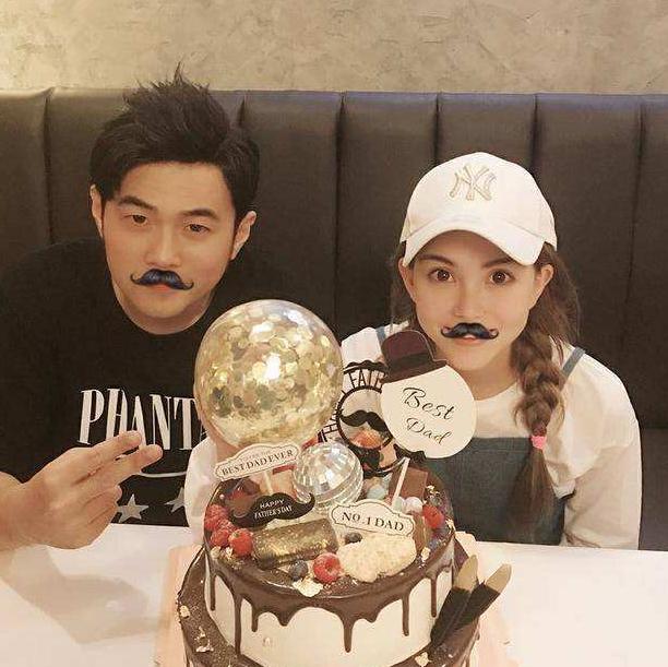 周杰伦首次直播大翻车？满30分钟就开溜，狂掷千