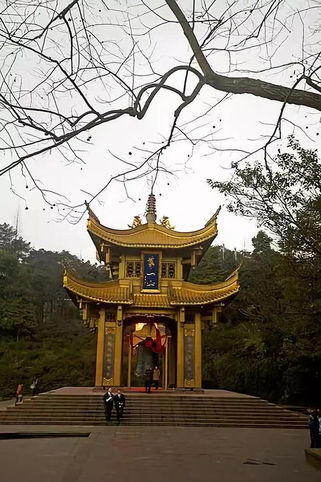 震撼！航拍四川名片峨眉山