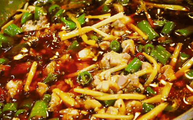 冷吃兔拍了拍“钵钵鸡”，乐山和自贡，谁是你们心里的Top1?