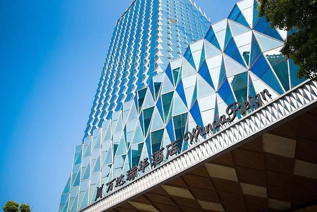 武汉豪车最多的7家停车场大曝光！贫穷限制了你