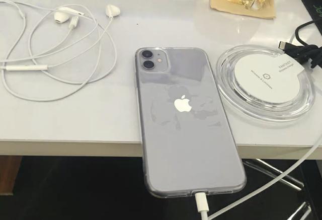 2020年iPhone XS Max和iPhone 11哪个更值得入手，用户真实评价