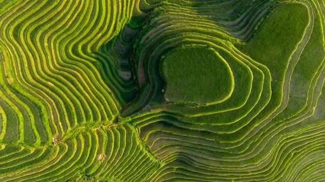 人均不到500，被央视点赞！这座城市随便一张风景照都是屏保