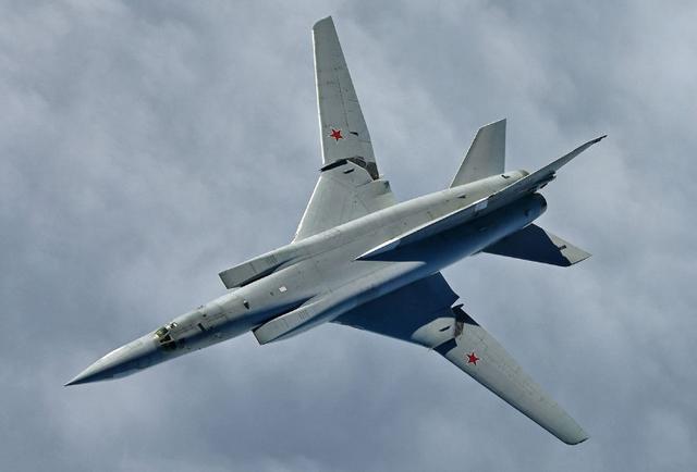 又一款灭国武器火力全开，多次模拟轰炸美本土